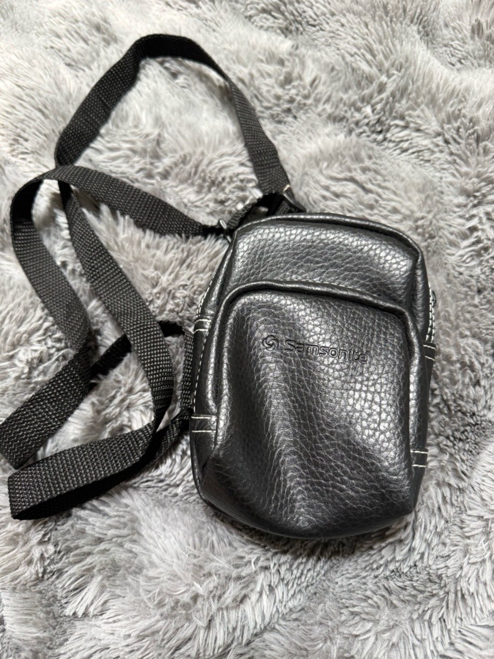 Samsonite Vintage 90’s Black Pebbled Crossbody soft Camera Pouch bag